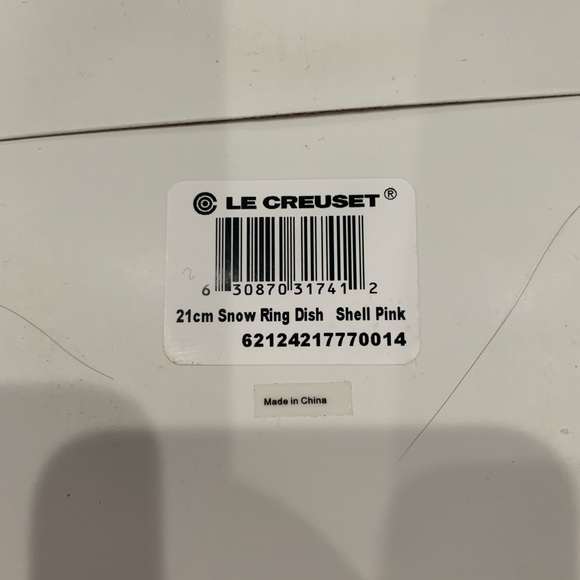 New Le Creuset Shell Pink Snow Ring Dish 21cm - Picture 4 of 4